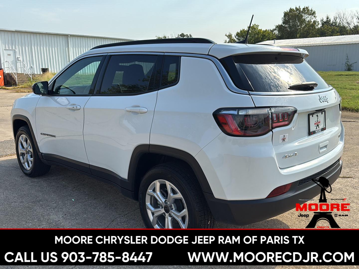 Used 2025 Bright White Clearcoat Jeep Latitude image 5