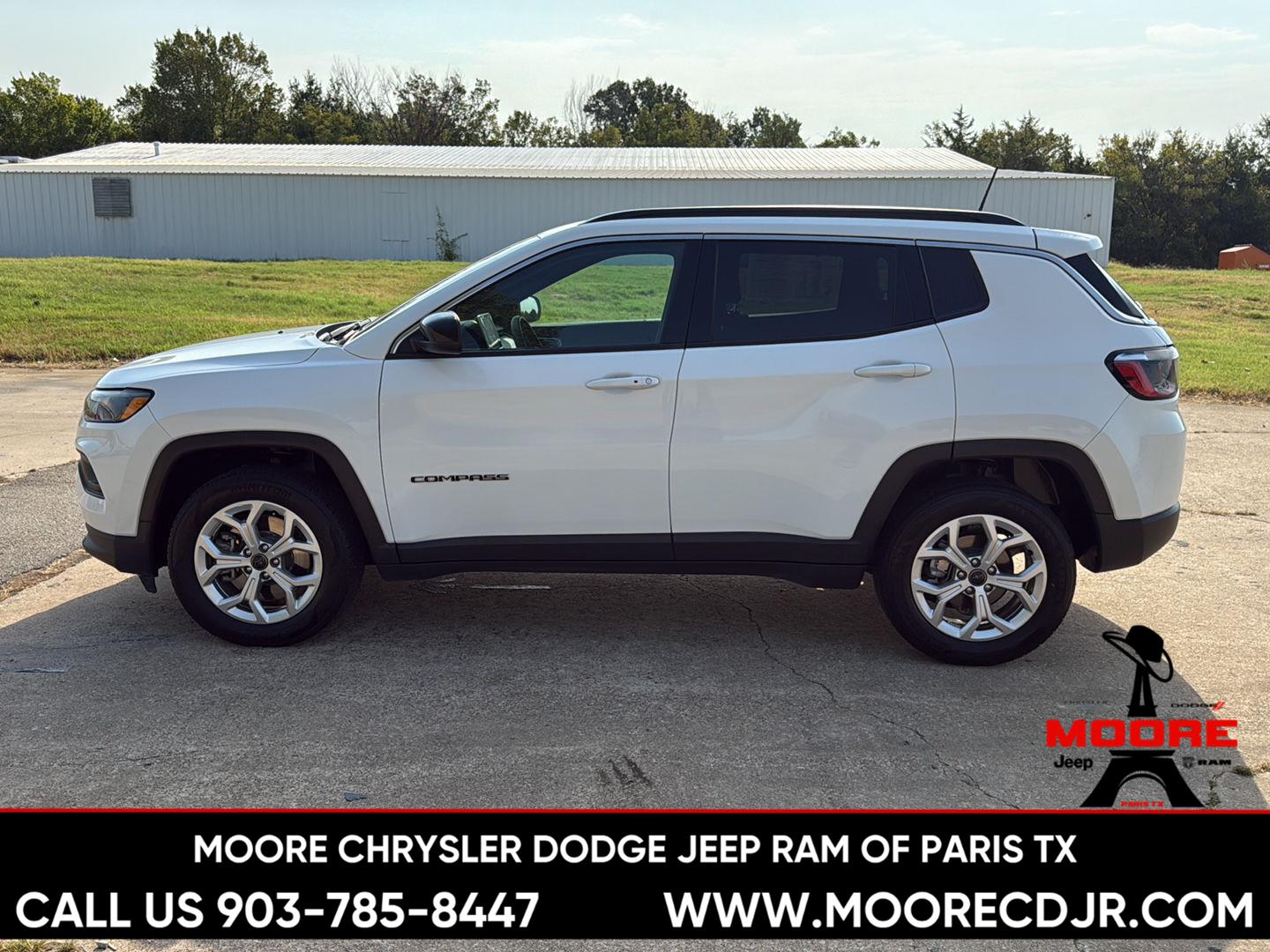 Used 2025 Bright White Clearcoat Jeep Latitude image 6