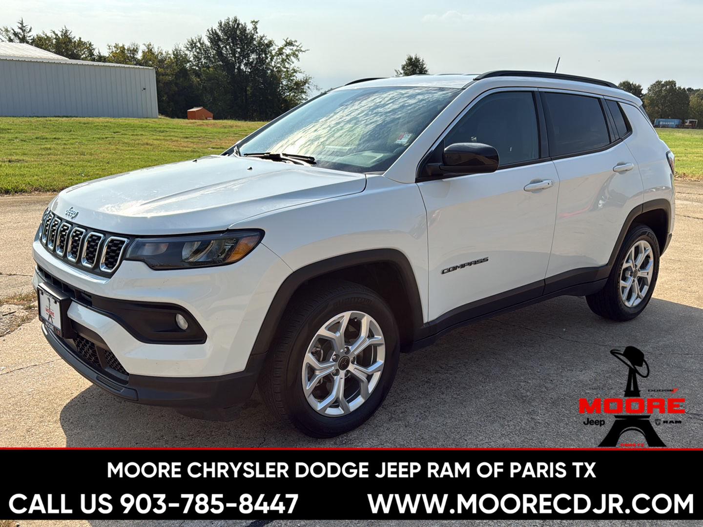 Used 2025 Bright White Clearcoat Jeep Latitude image 7