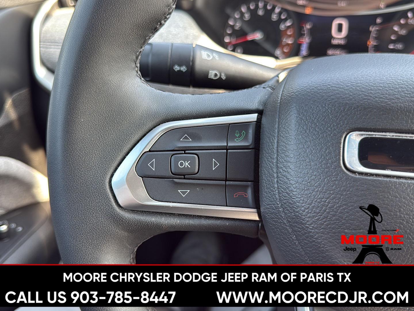 Used 2025 Bright White Clearcoat Jeep Latitude image 13