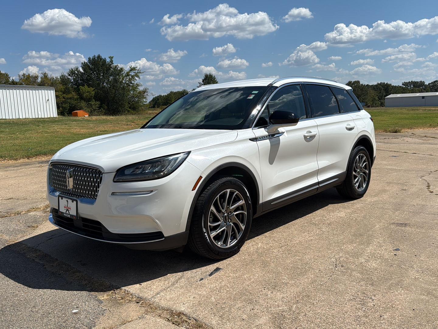 Used 2021 Pristine White Lincoln Standard image 3