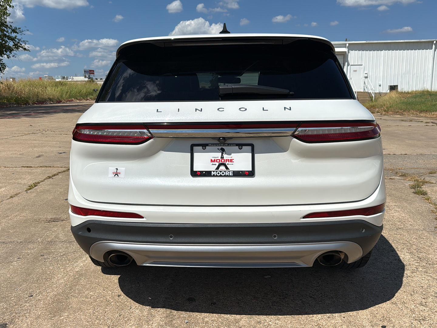 Used 2021 Pristine White Lincoln Standard image 6