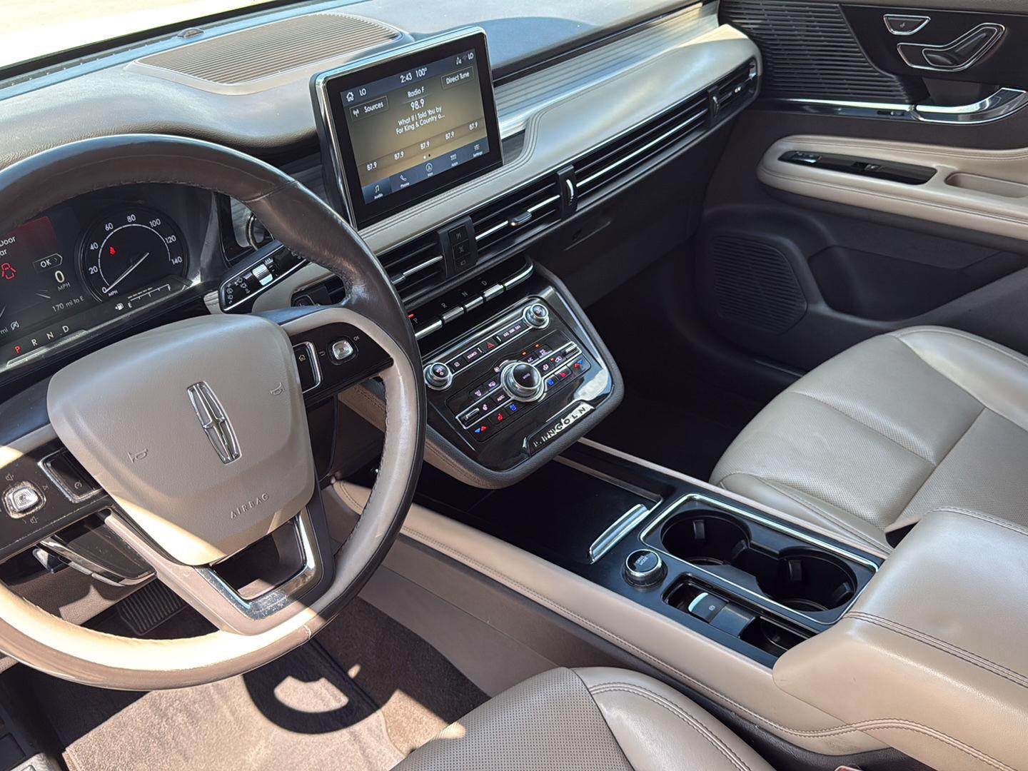 Used 2021 Pristine White Lincoln Standard image 30