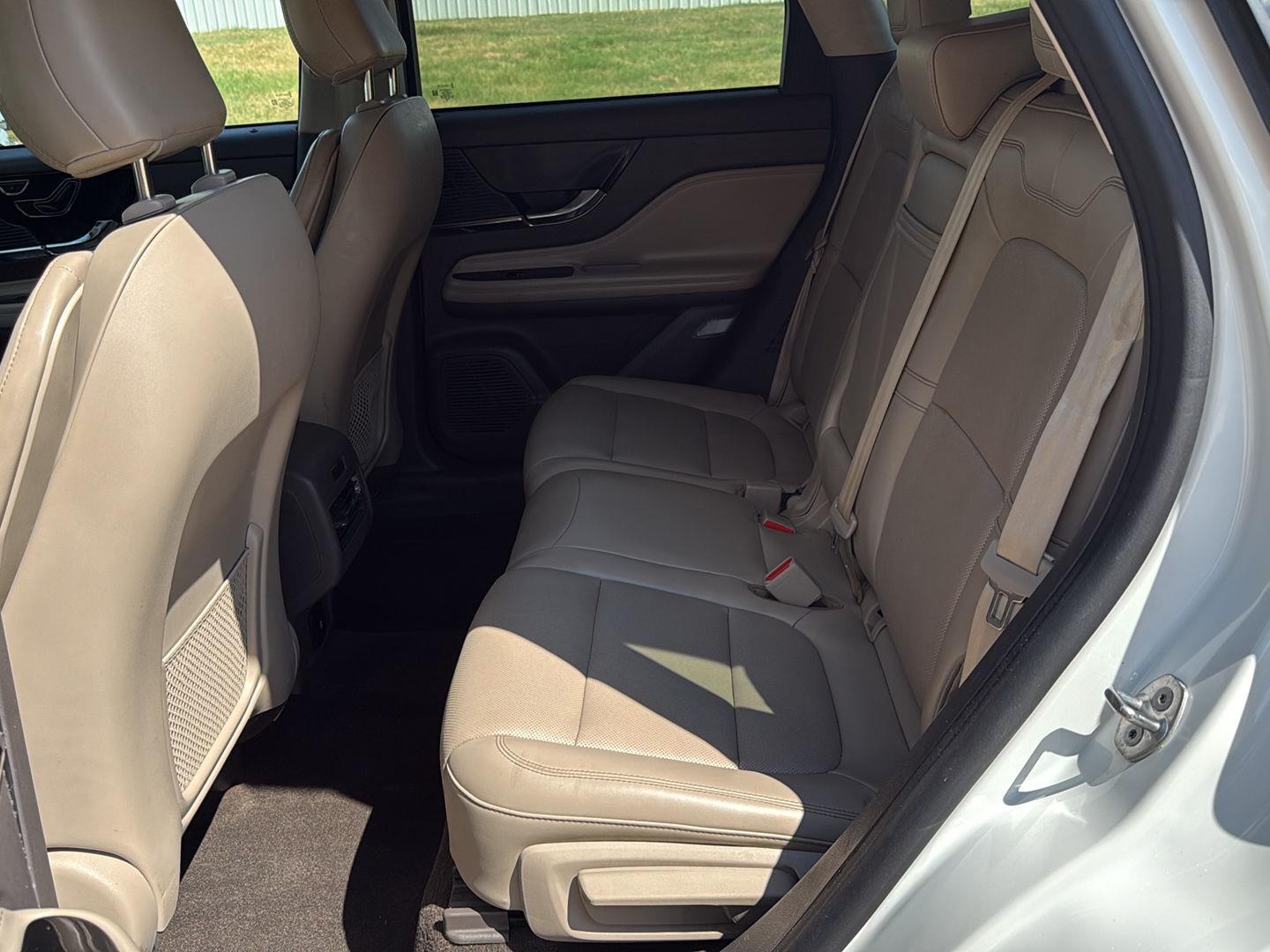 Used 2021 Pristine White Lincoln Standard image 32