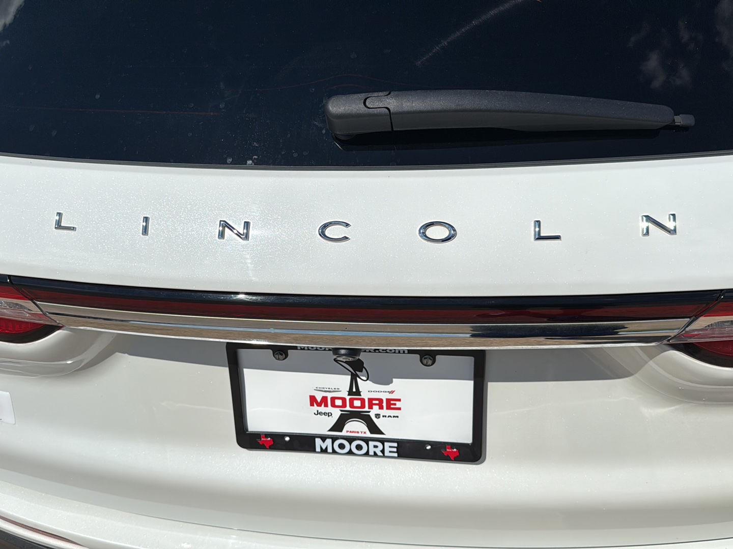 Used 2021 Pristine White Lincoln Standard image 39