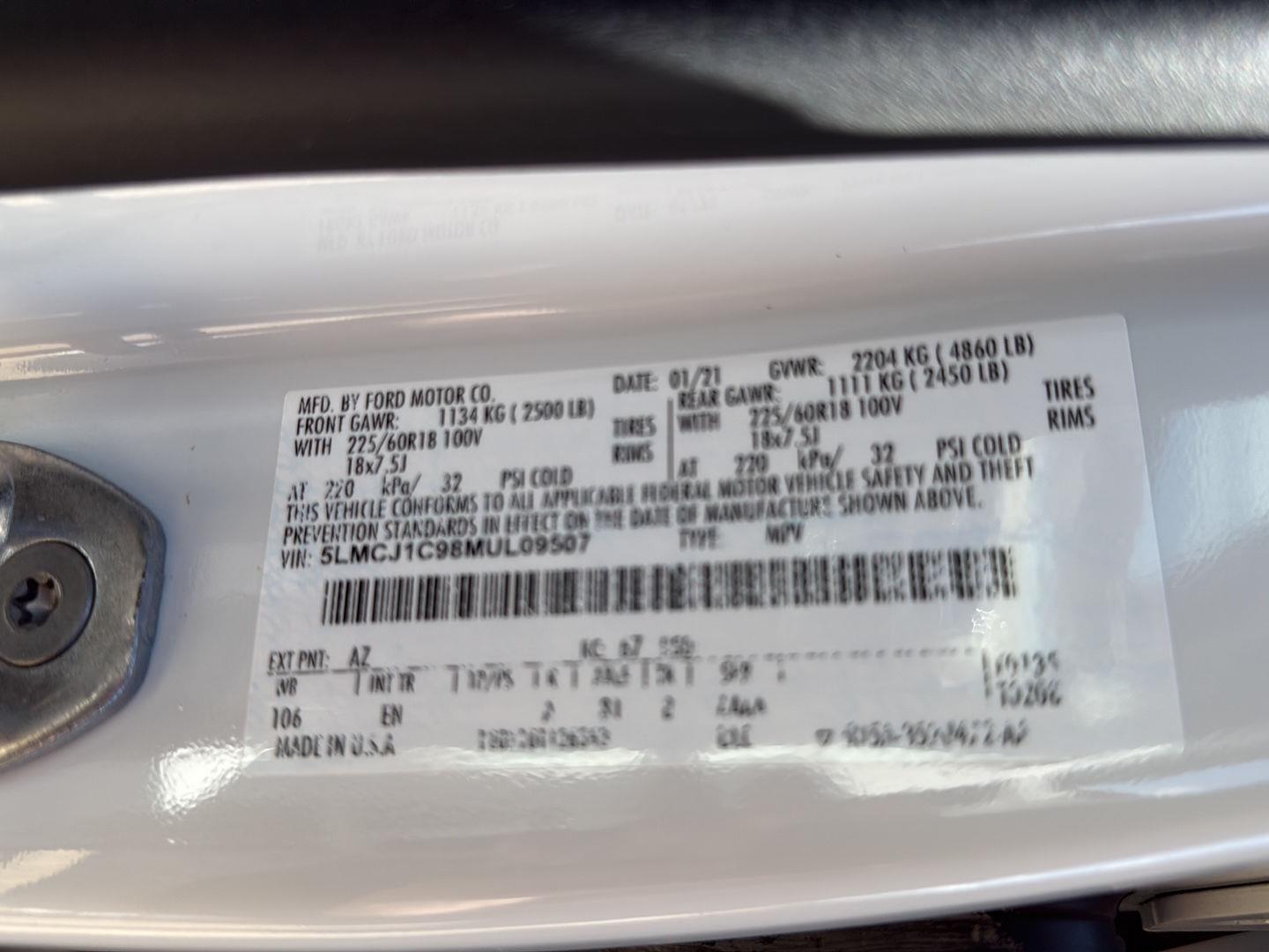 Used 2021 Pristine White Lincoln Standard image 45