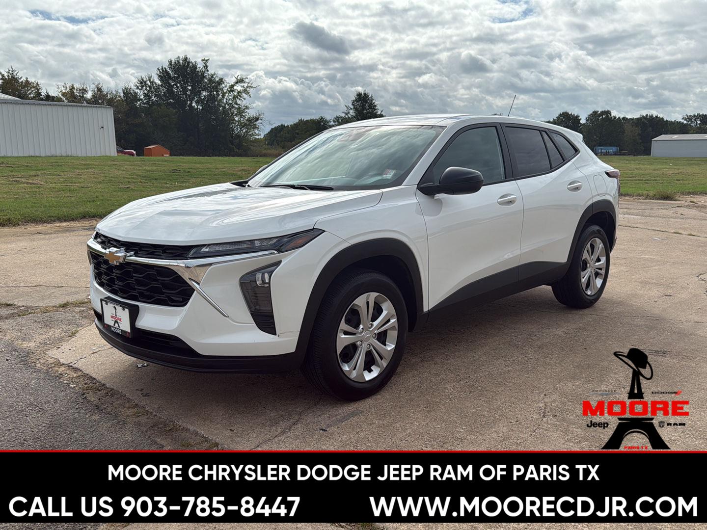 Used 2026 Summit White Chevrolet LS image 3