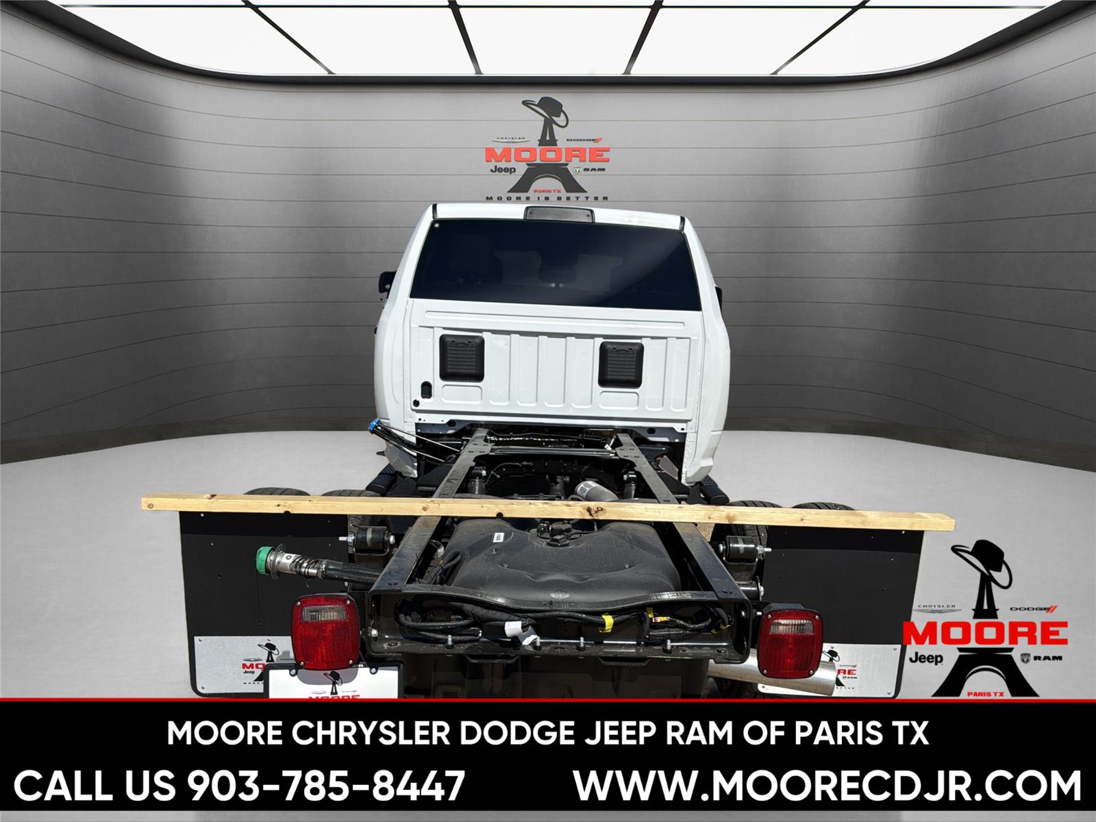 New 2026 Bright White Clear-Coat Exterior Paint RAM Tradesman image 7
