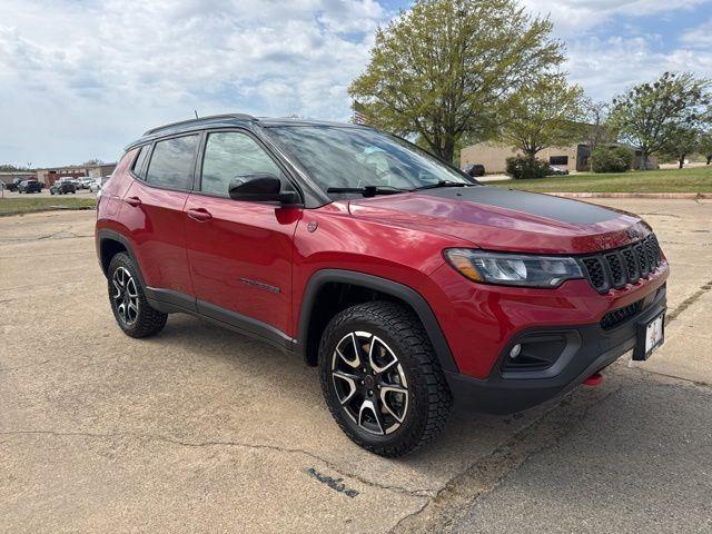Red Hot Pearlcoat 2025 Jeep Compass Trailhawk 4WD SUV / Crossover Four-Wheel Drive 8-Speed Automatic
