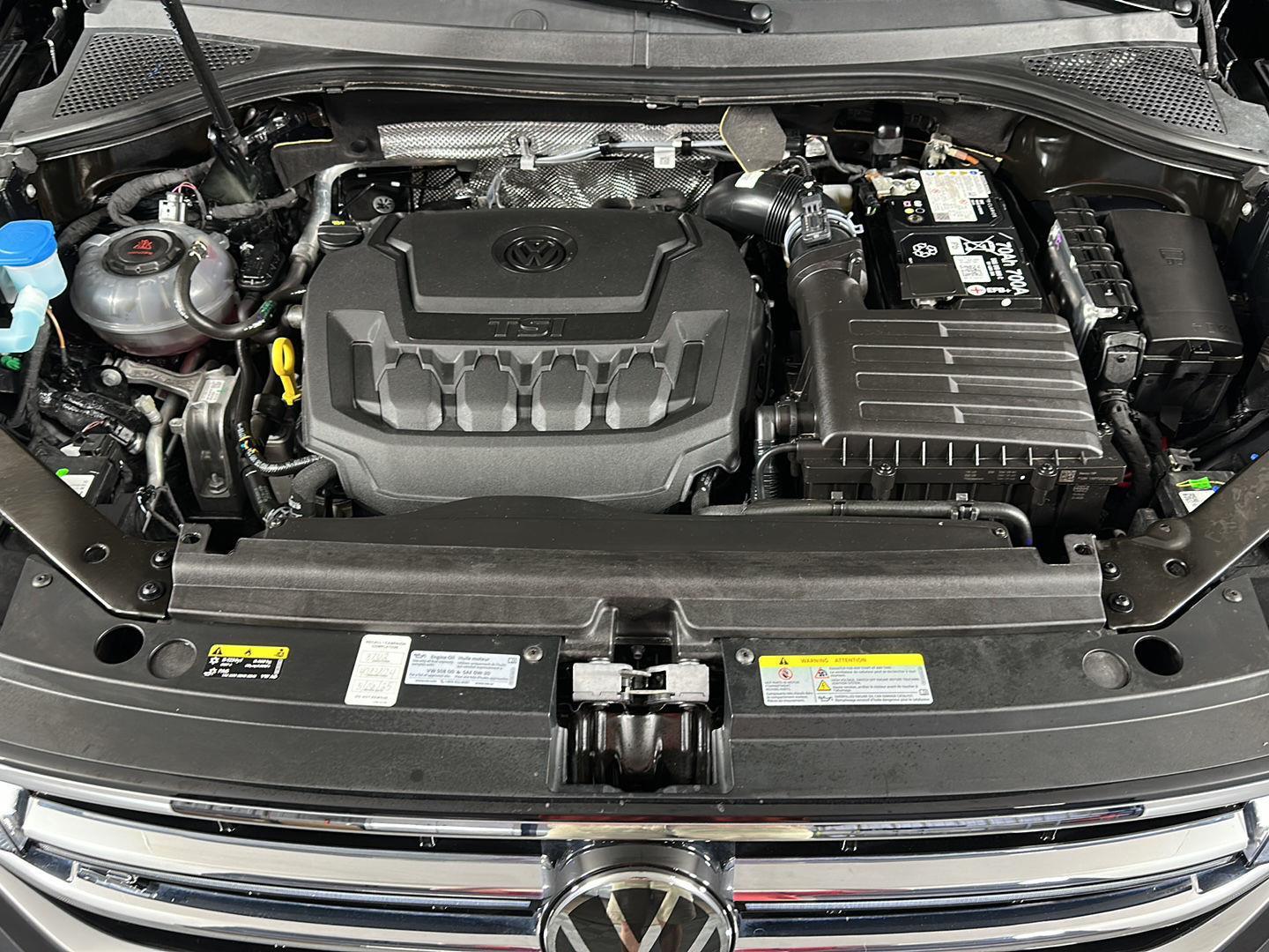 Certified Used 2024  Volkswagen SEL R-Line image 17