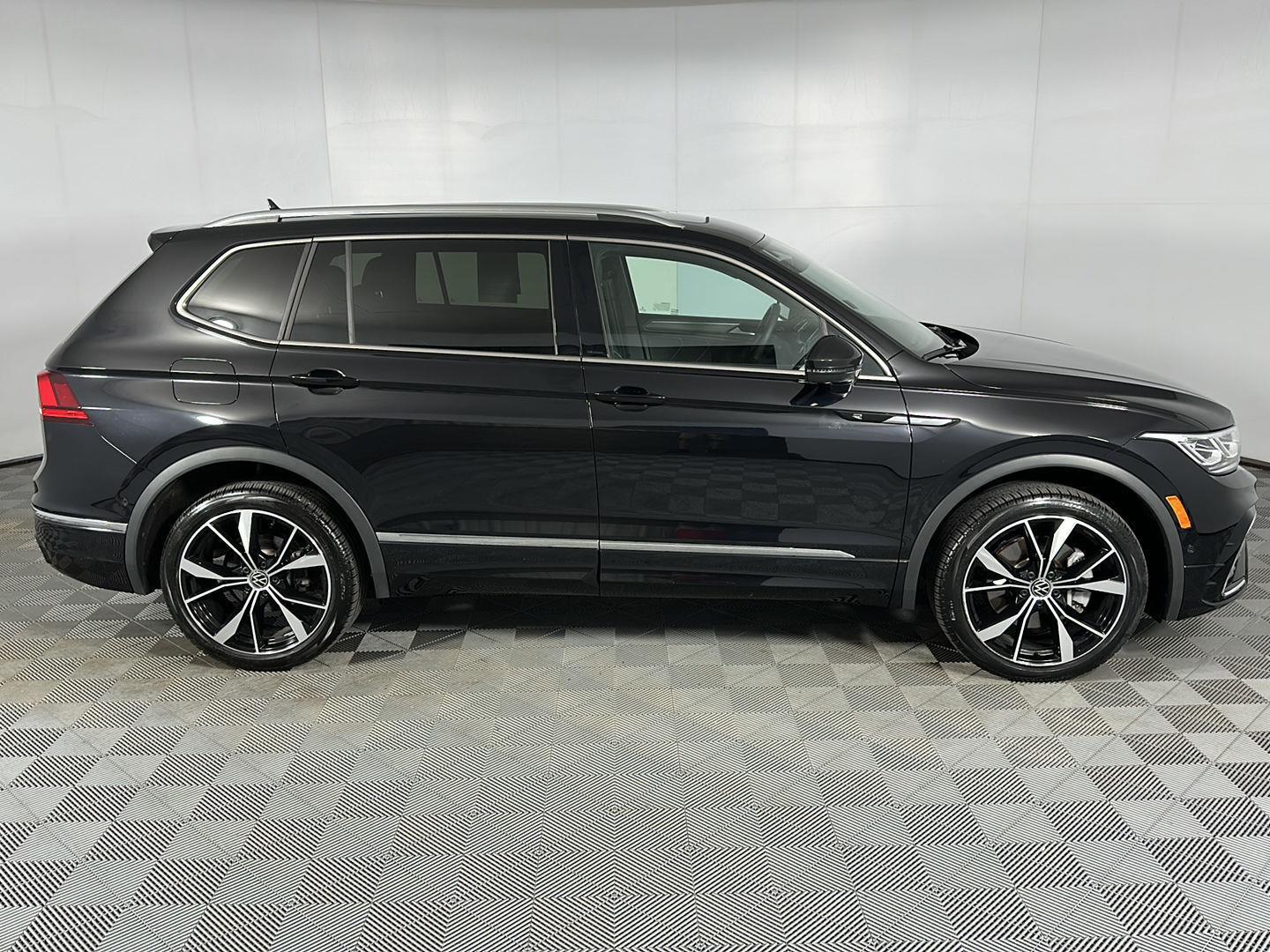 Certified Used 2024  Volkswagen SEL R-Line image 16