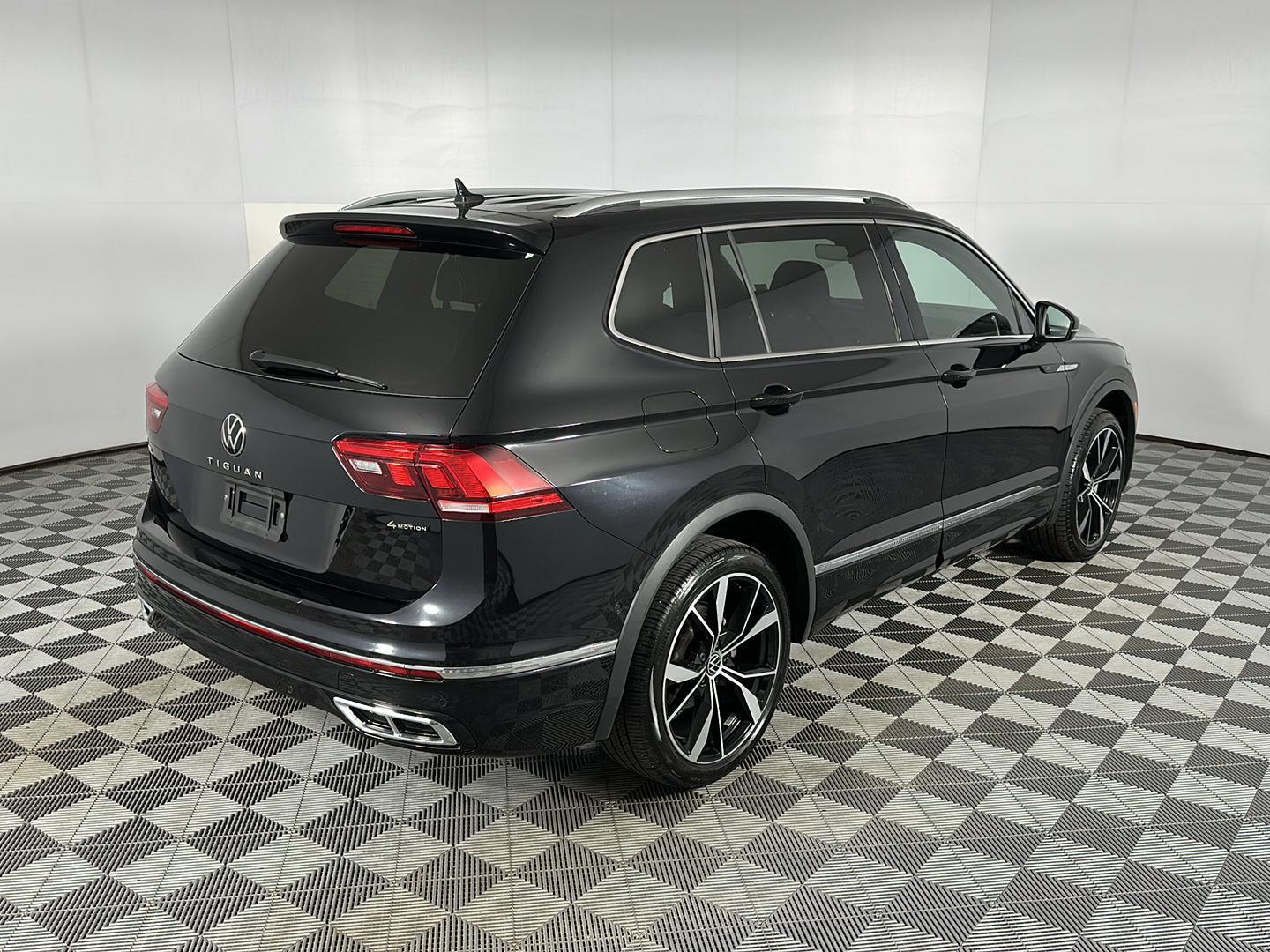 Certified Used 2024  Volkswagen SEL R-Line image 14