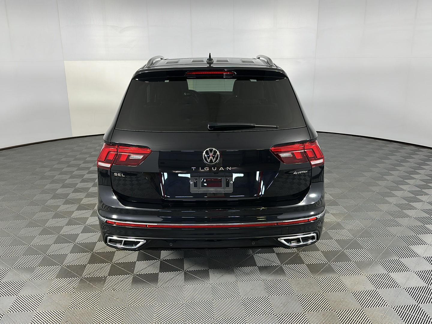 Certified Used 2024  Volkswagen SEL R-Line image 12