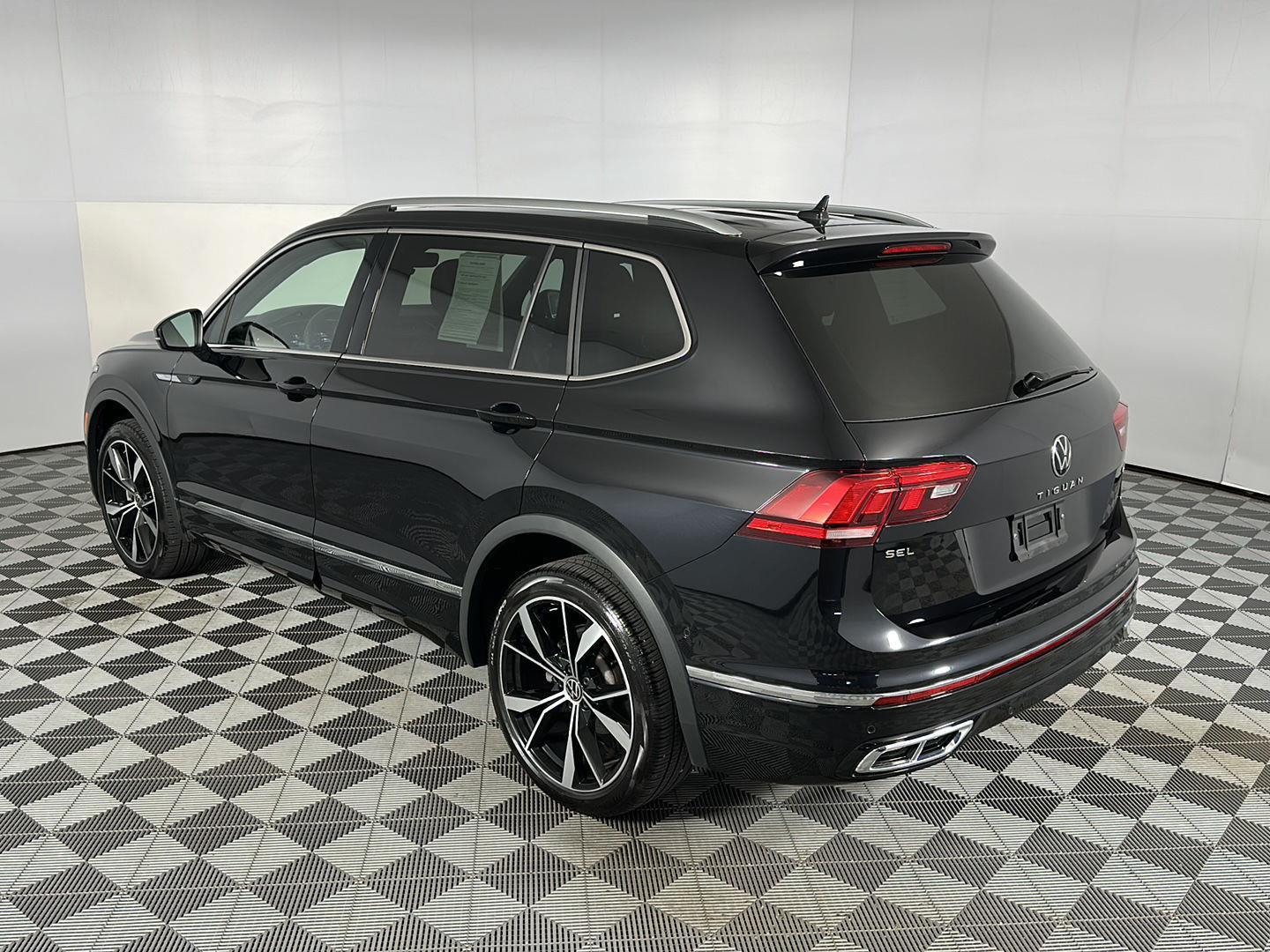 Certified Used 2024  Volkswagen SEL R-Line image 10