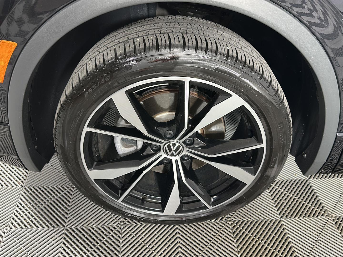 Certified Used 2024  Volkswagen SEL R-Line image 18
