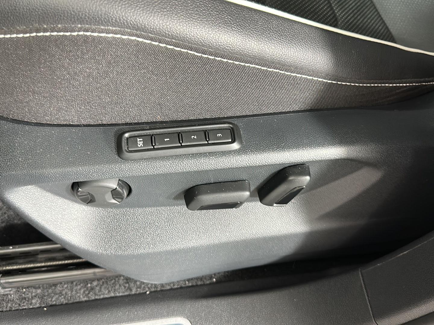 Certified Used 2024  Volkswagen SEL R-Line image 27