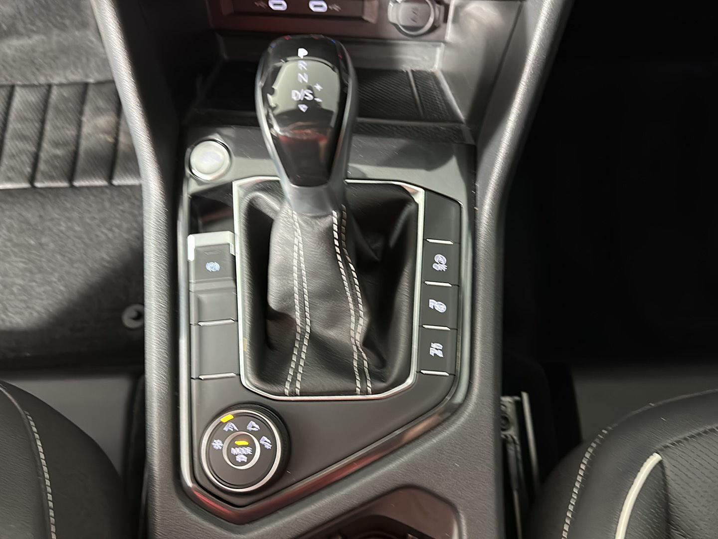 Certified Used 2024  Volkswagen SEL R-Line image 15