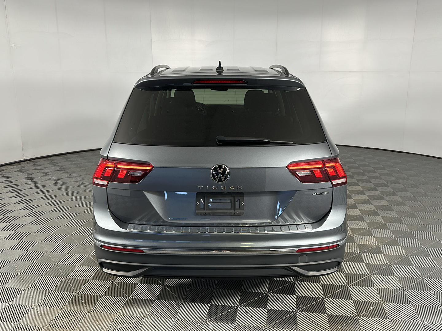 Used 2024 Platinum Gray Metallic Volkswagen S image 10