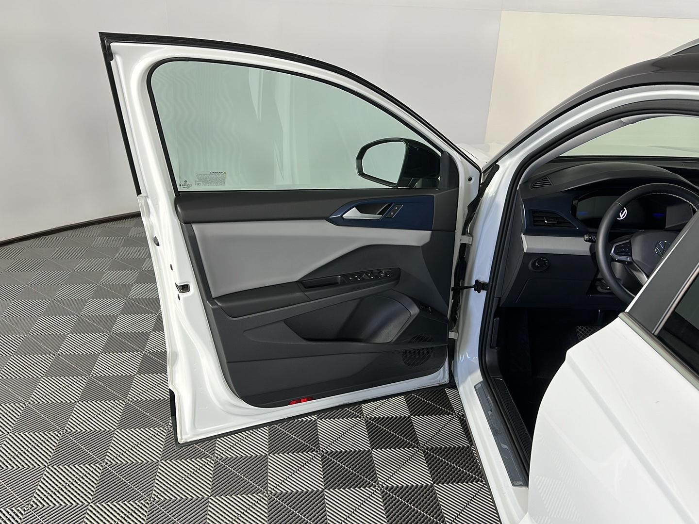 Used 2023 Pure White w/Deep Black Roof Volkswagen SE image 22