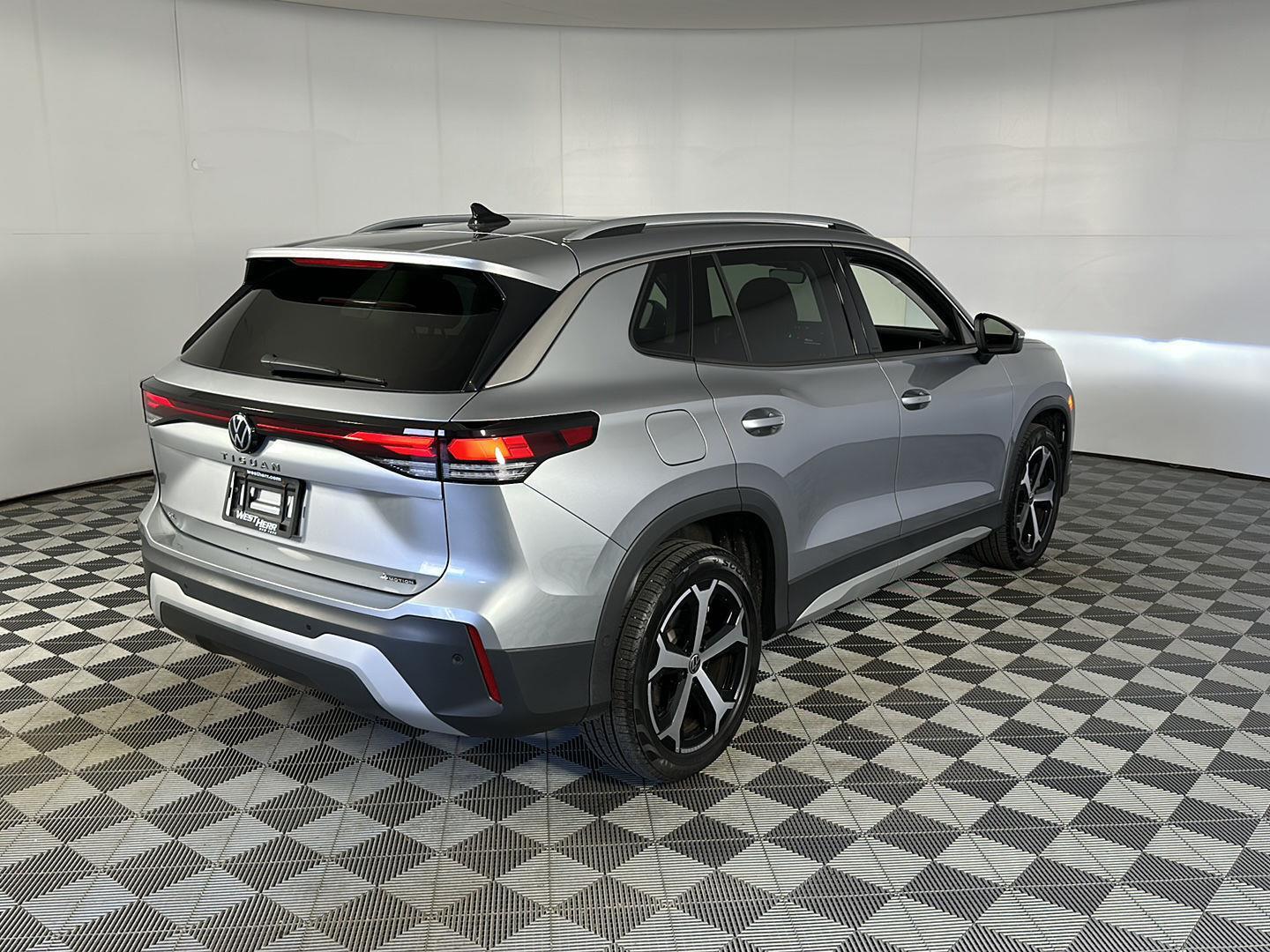 New 2025 Platinum Gray Metallic Volkswagen SE image 6