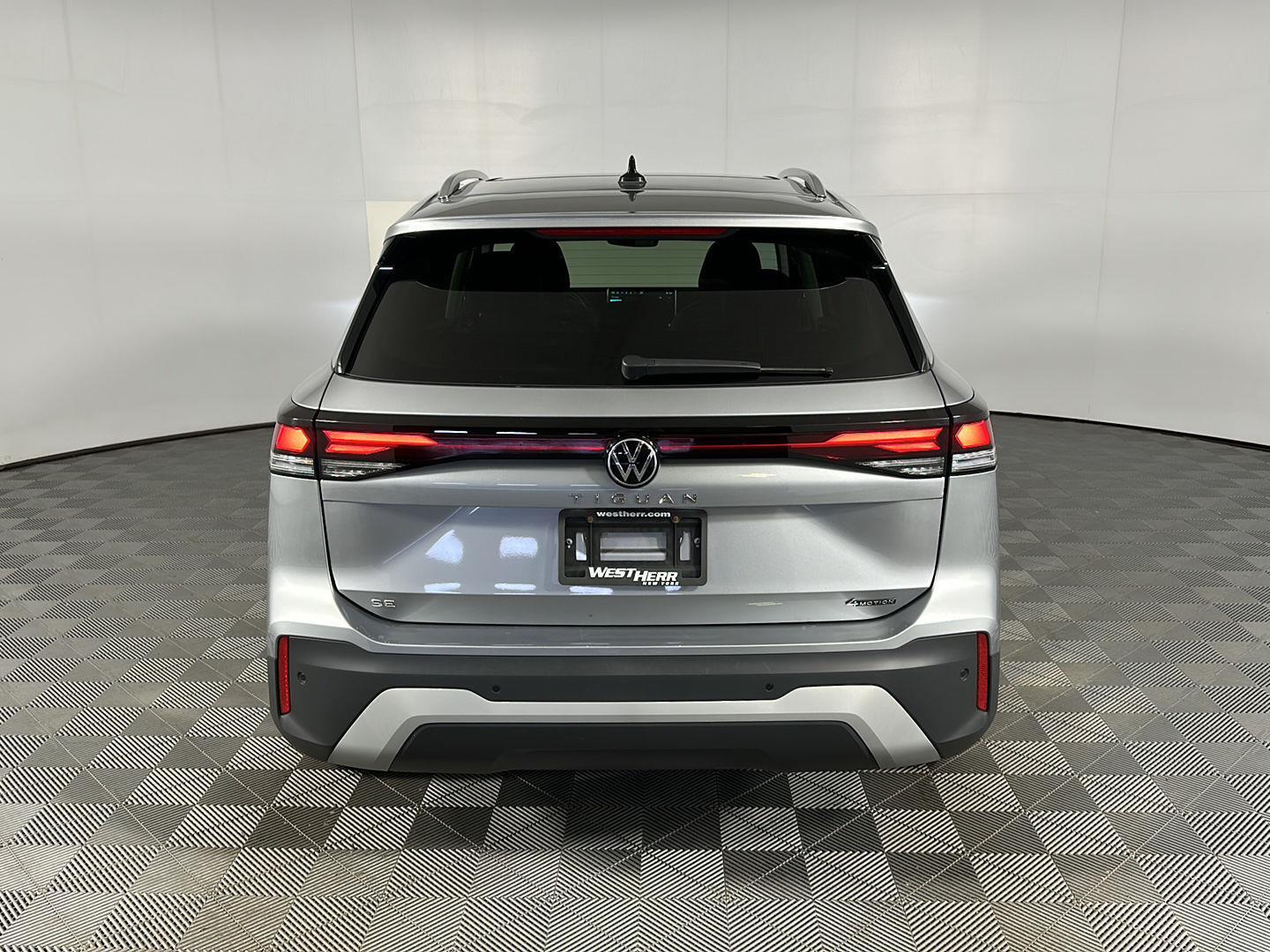 New 2025 Platinum Gray Metallic Volkswagen SE image 8