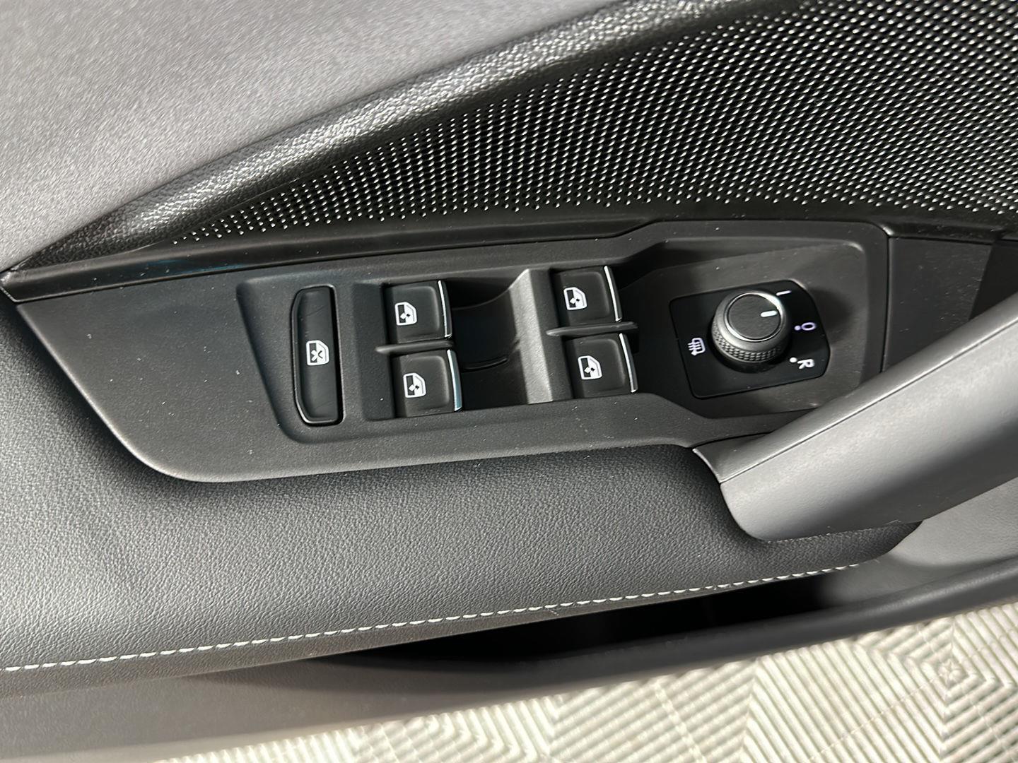 New 2025 Platinum Gray Metallic Volkswagen SE image 15
