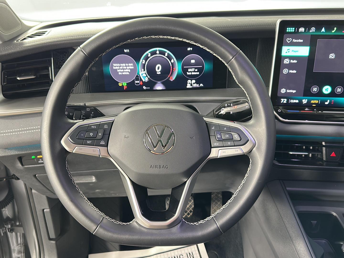 New 2025 Platinum Gray Metallic Volkswagen SE image 17