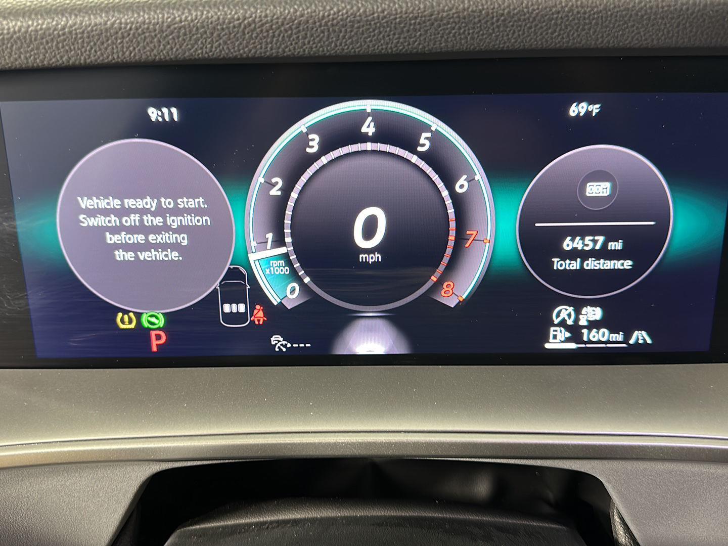 New 2025 Platinum Gray Metallic Volkswagen SE image 18