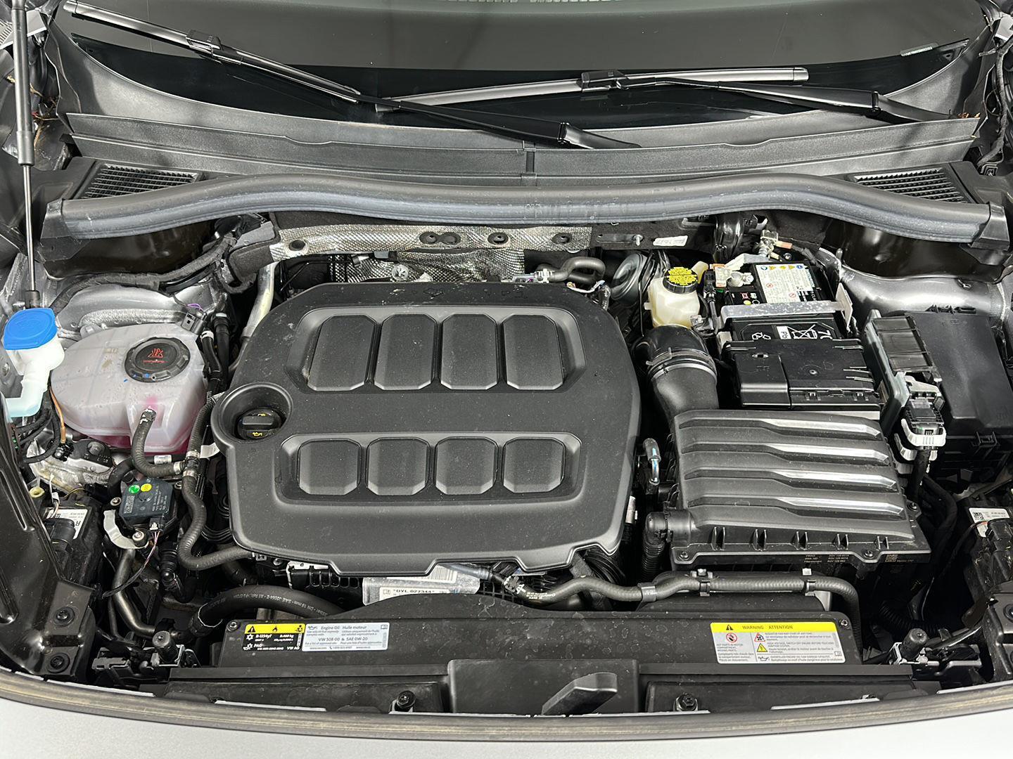 New 2025 Platinum Gray Metallic Volkswagen SE image 22