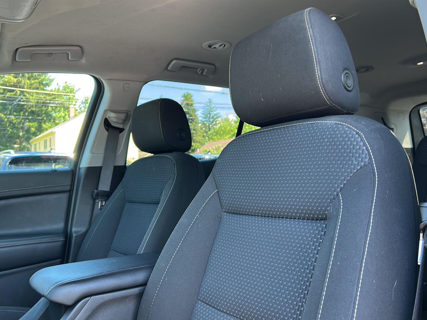 Used 2023 Sterling Metallic GMC SLE image 10