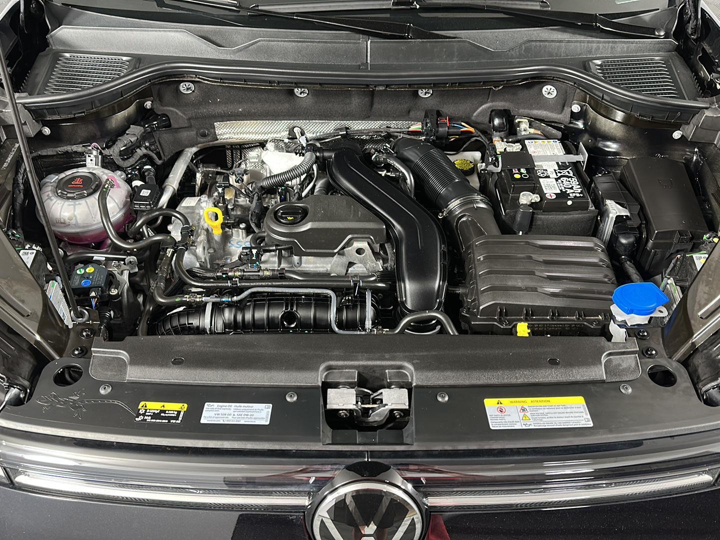 New 2025 Deep Black Pearl Volkswagen SE Black image 4