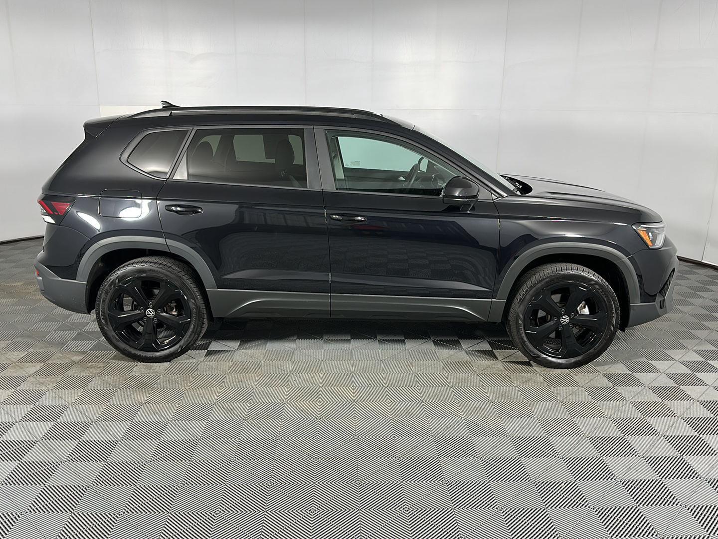 New 2025 Deep Black Pearl Volkswagen SE Black image 5