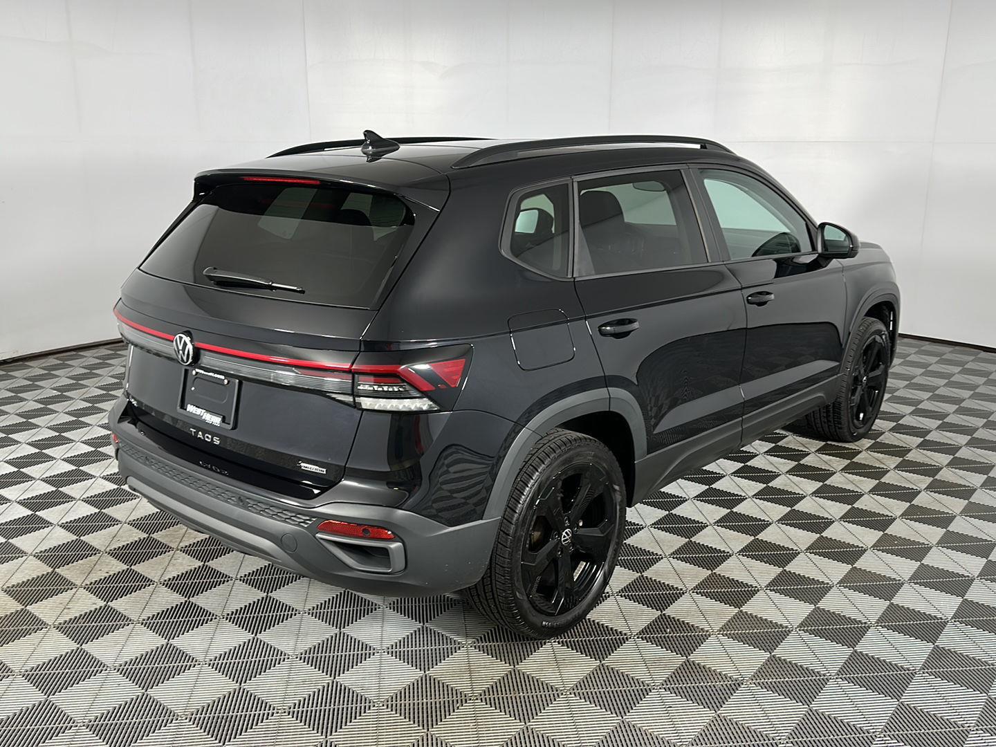 New 2025 Deep Black Pearl Volkswagen SE Black image 9
