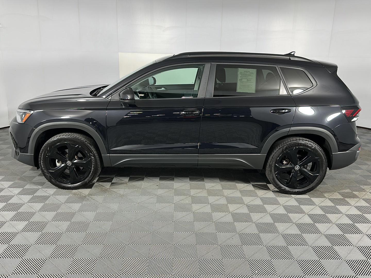 New 2025 Deep Black Pearl Volkswagen SE Black image 13