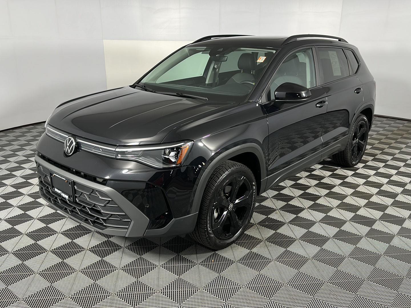 New 2025 Deep Black Pearl Volkswagen SE Black image 14