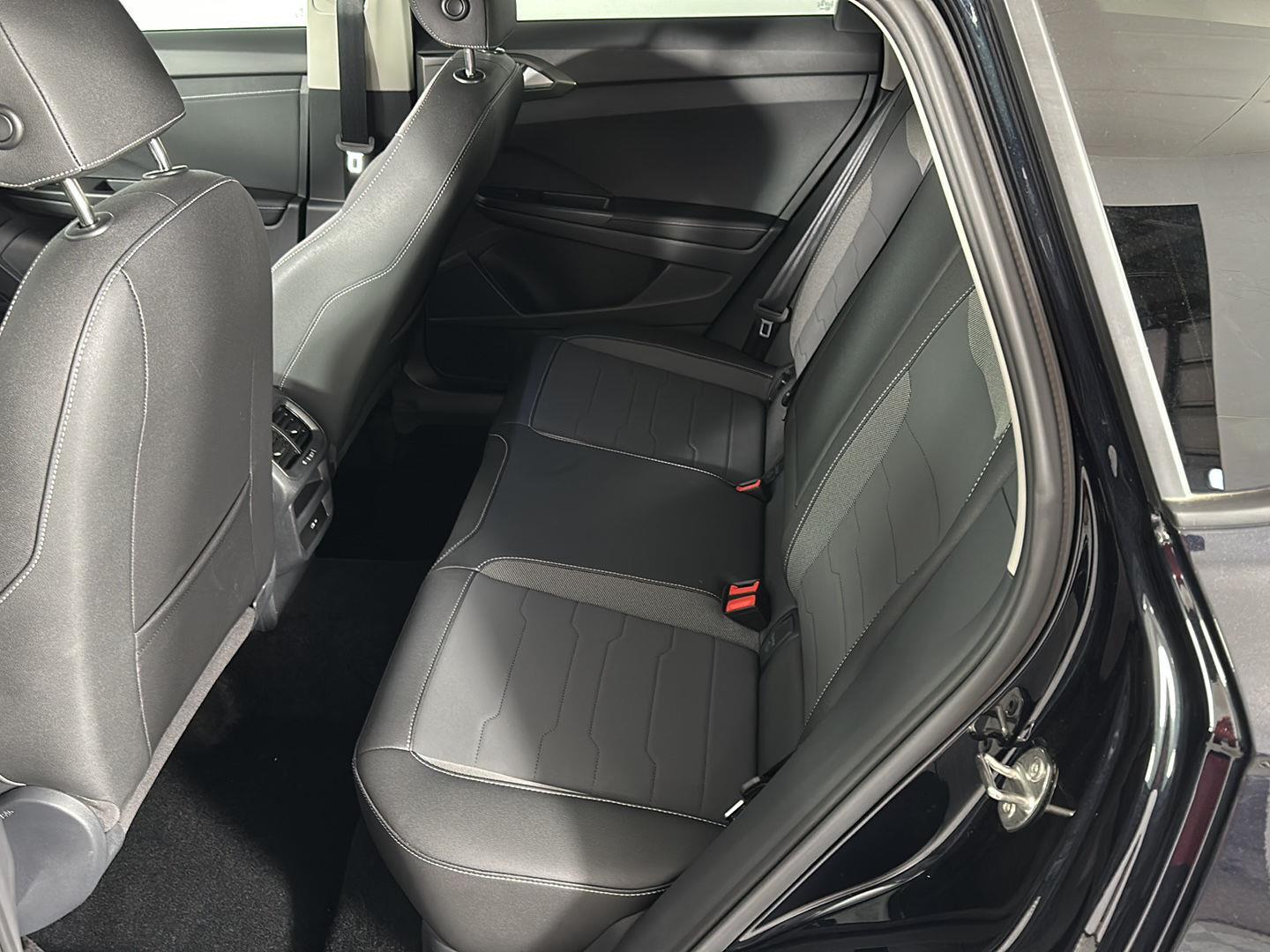 New 2025 Deep Black Pearl Volkswagen SE Black image 17