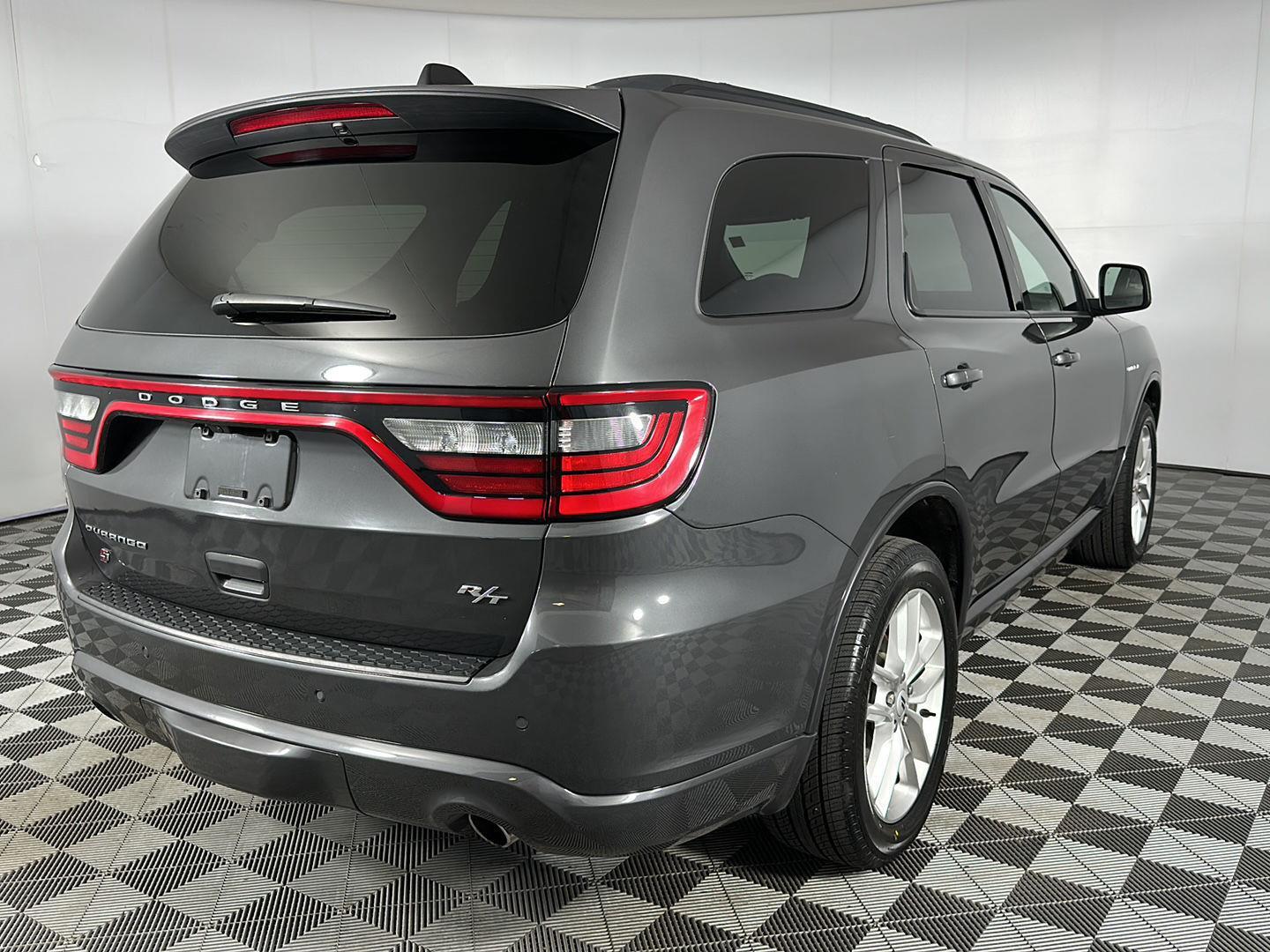 Used 2025 Vapour Grey Dodge R/T image 31