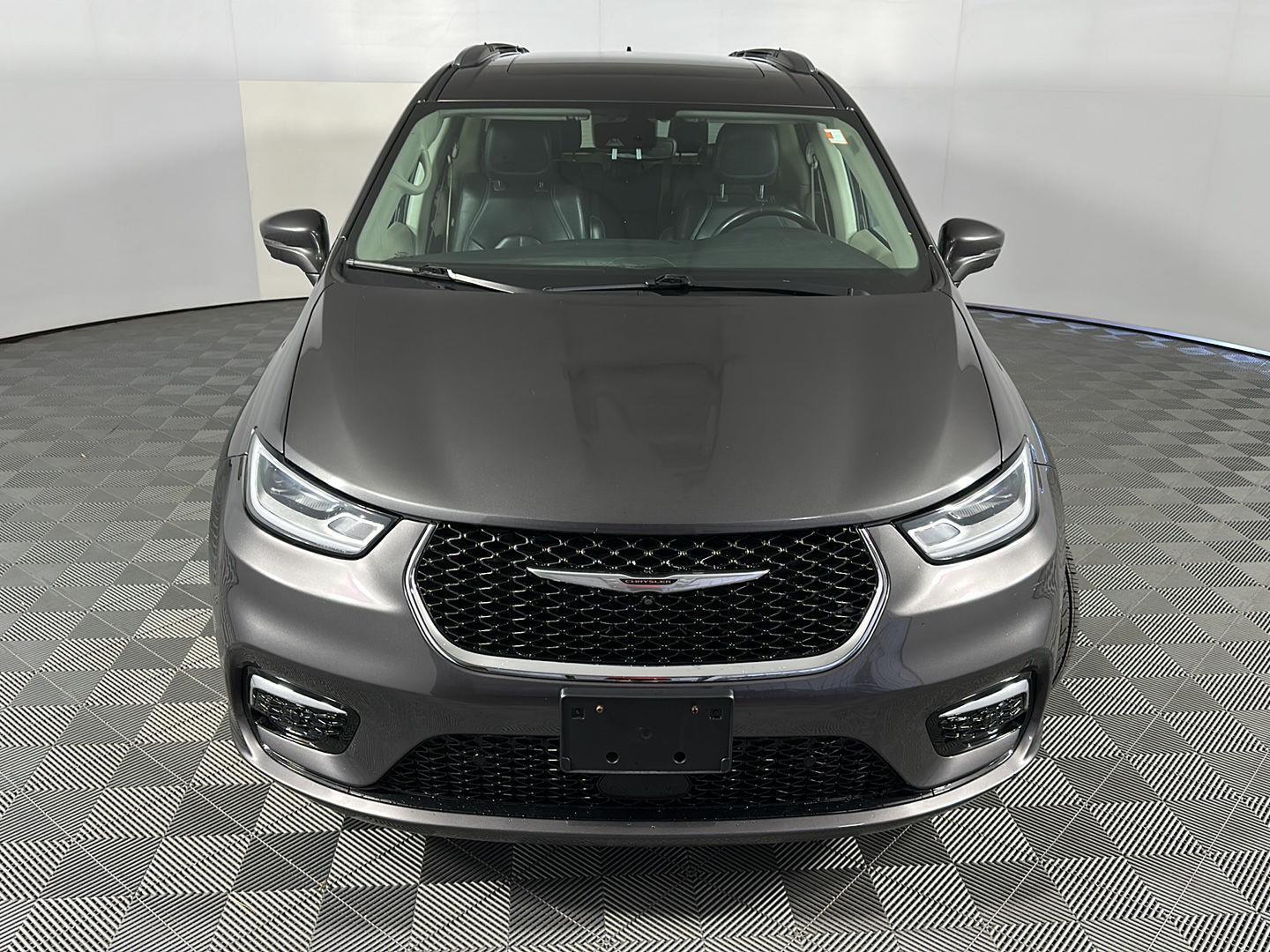 Used 2021 Granite Crystal Metallic Clearcoat Chrysler Touring L image 2