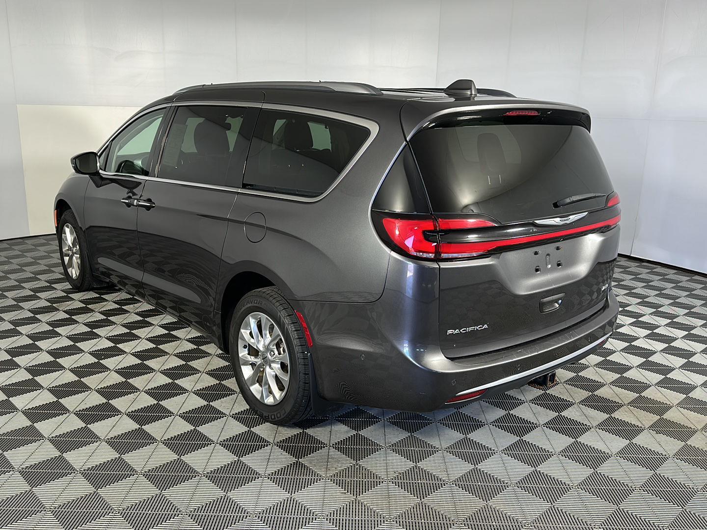 Used 2021 Granite Crystal Metallic Clearcoat Chrysler Touring L image 13