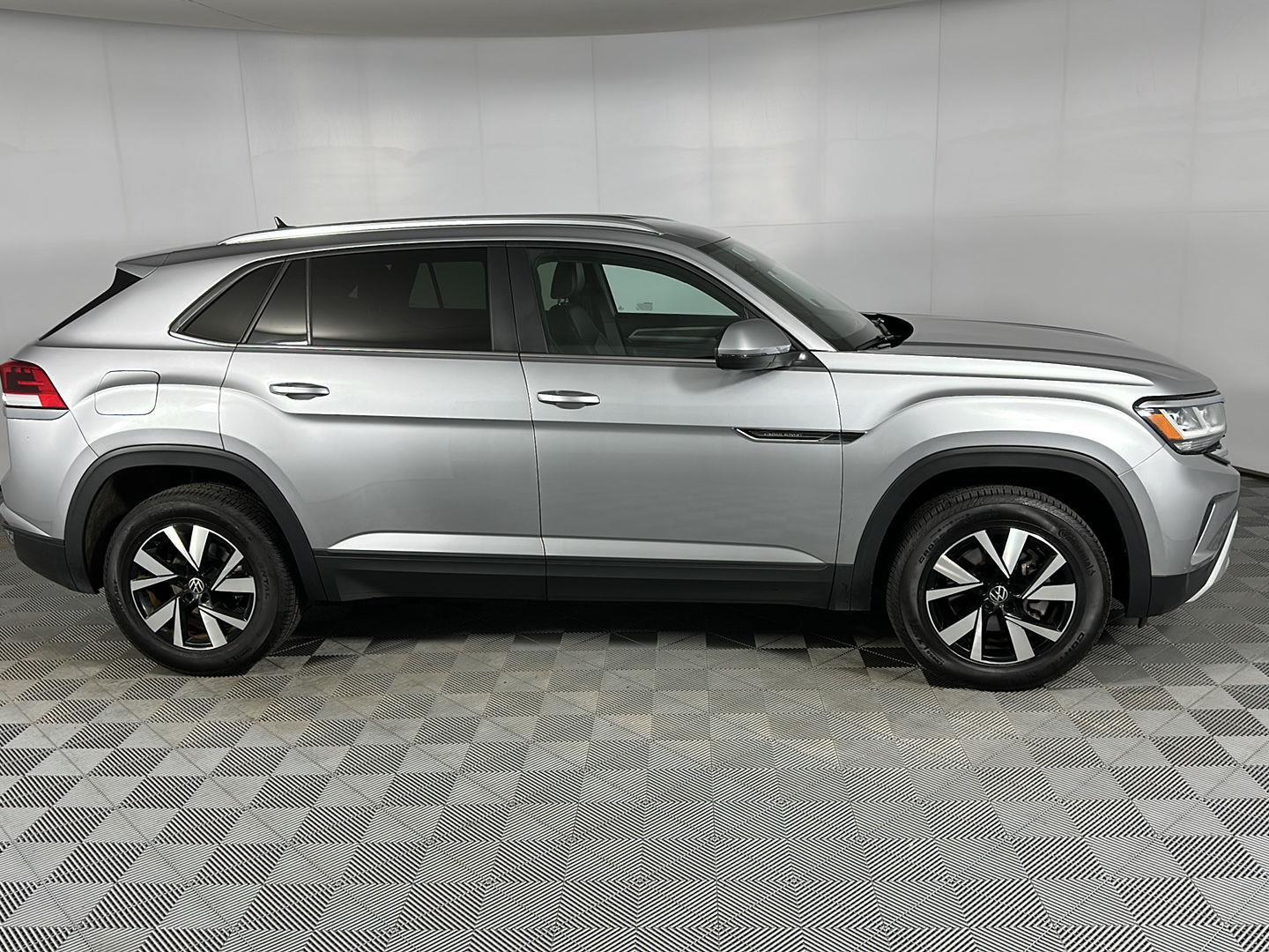 Used 2023 Pyrite Silver Metallic Volkswagen 2.0T SE image 4
