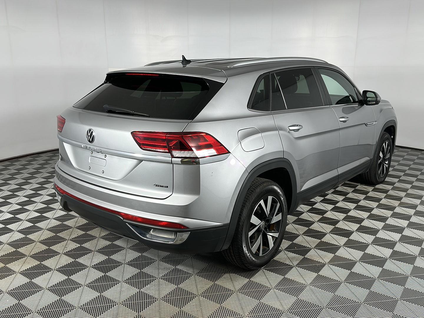 Used 2023 Pyrite Silver Metallic Volkswagen 2.0T SE image 8