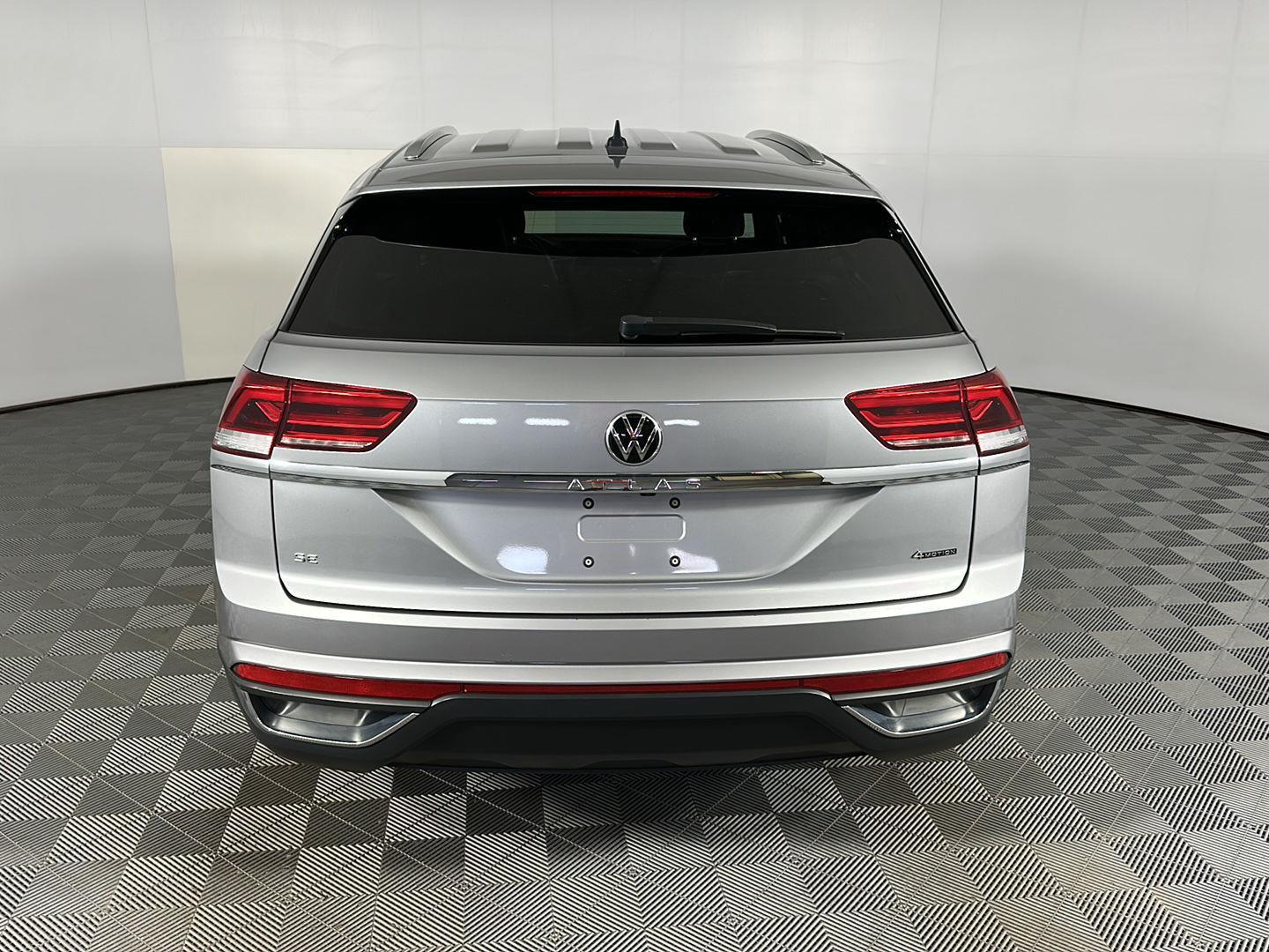 Used 2023 Pyrite Silver Metallic Volkswagen 2.0T SE image 9