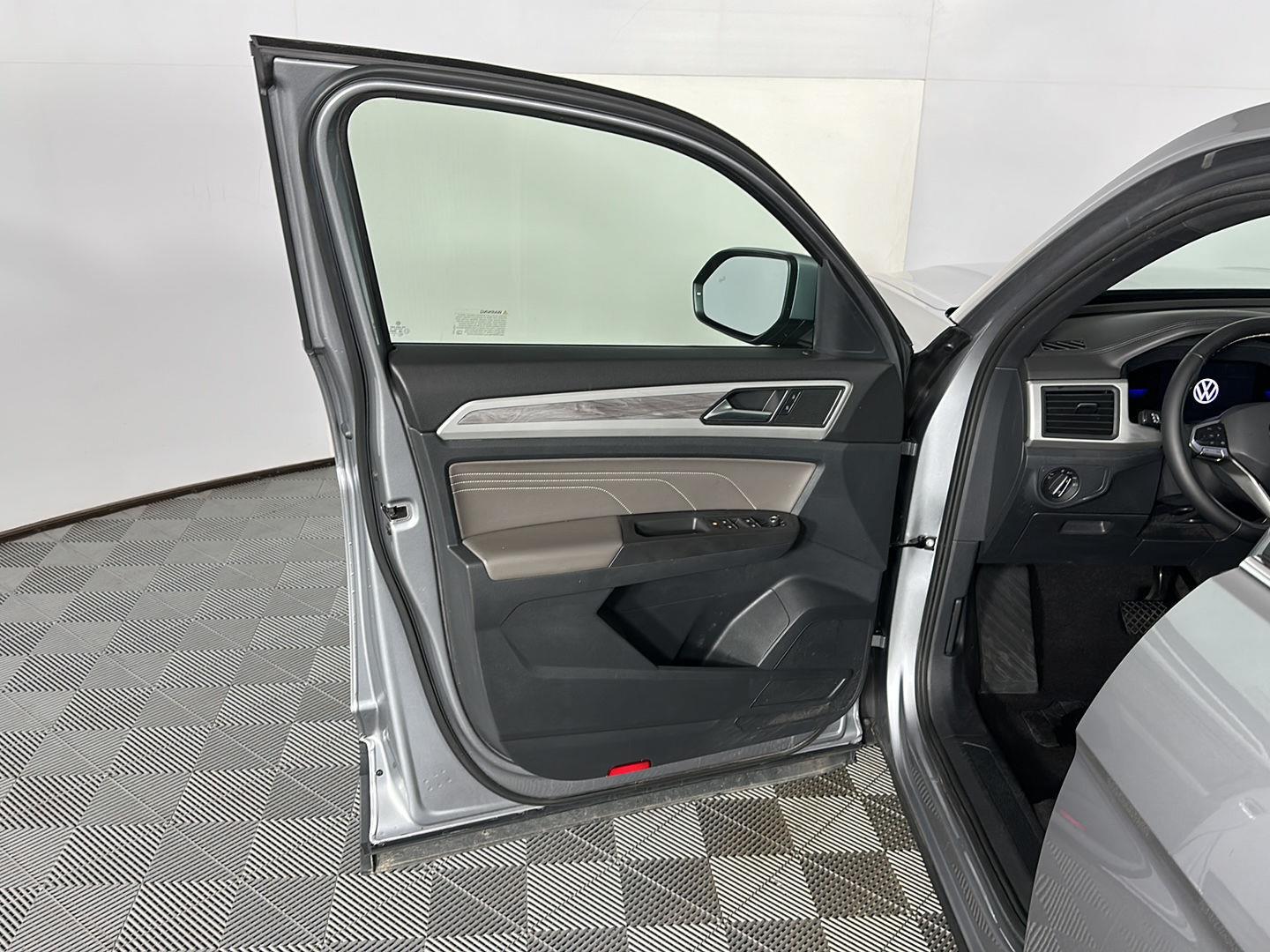 Used 2023 Pyrite Silver Metallic Volkswagen 2.0T SE image 17