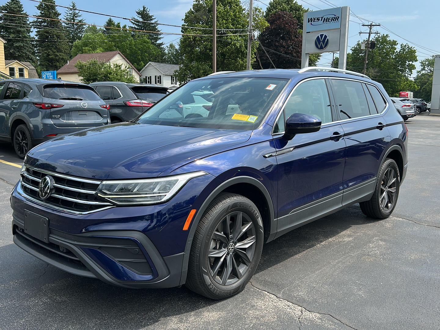Used 2022 Atlantic Blue Metallic Volkswagen SE image 3