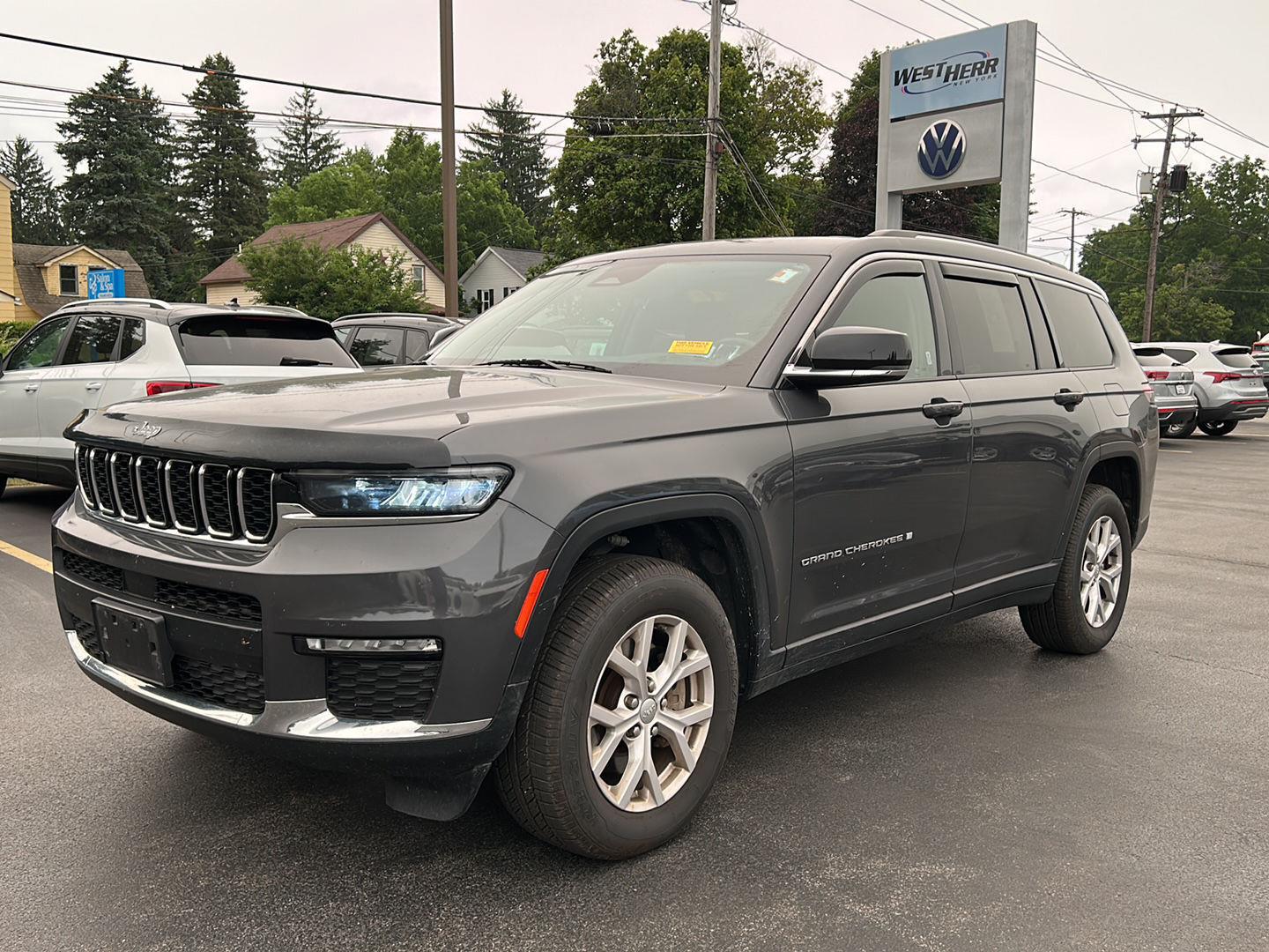 Used 2022 Baltic Gray Metallic Clearcoat Jeep Limited image 3