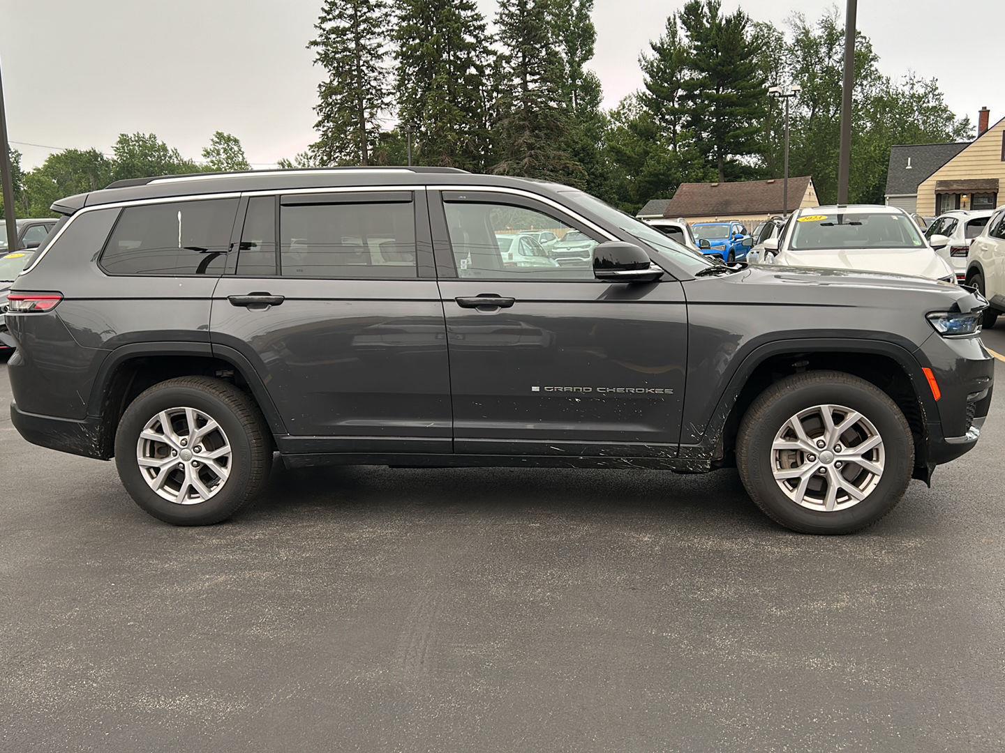 Used 2022 Baltic Gray Metallic Clearcoat Jeep Limited image 8
