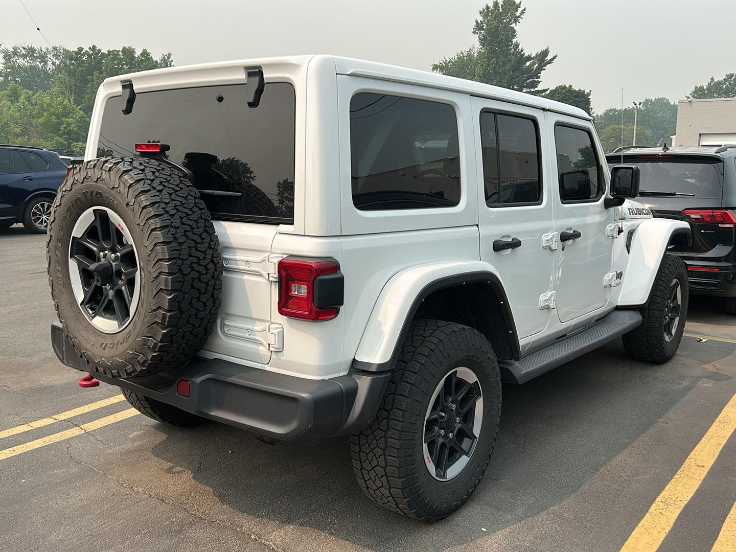 Used 2021 Bright White Clearcoat Jeep Unlimited Rubicon image 4