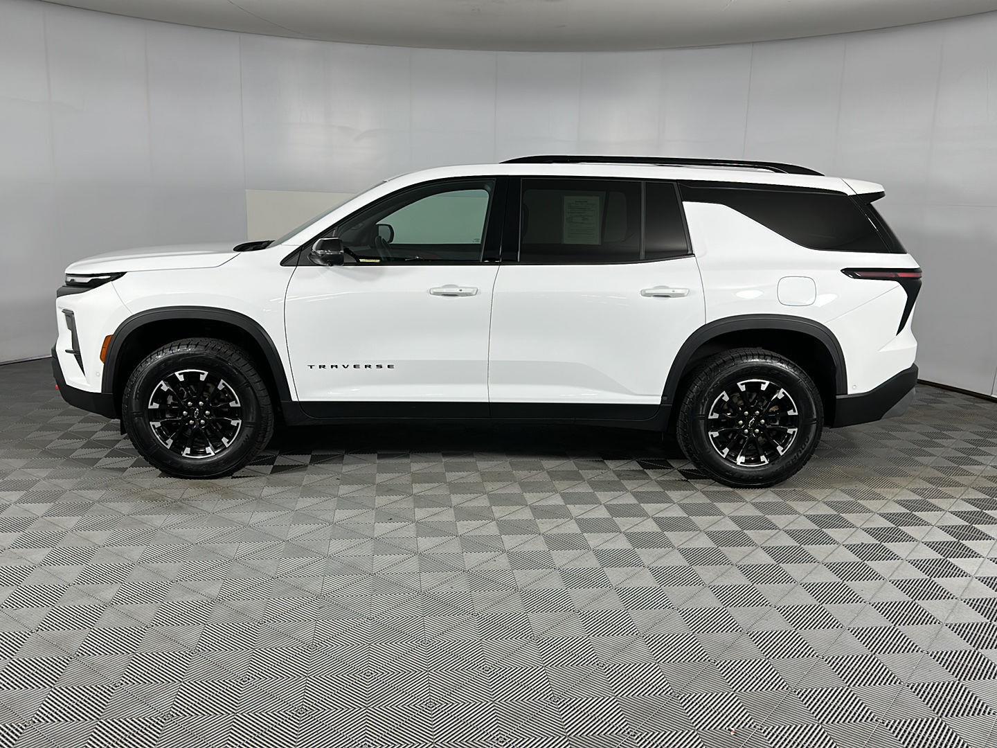 Used 2024 Summit White Chevrolet AWD Z71 image 14