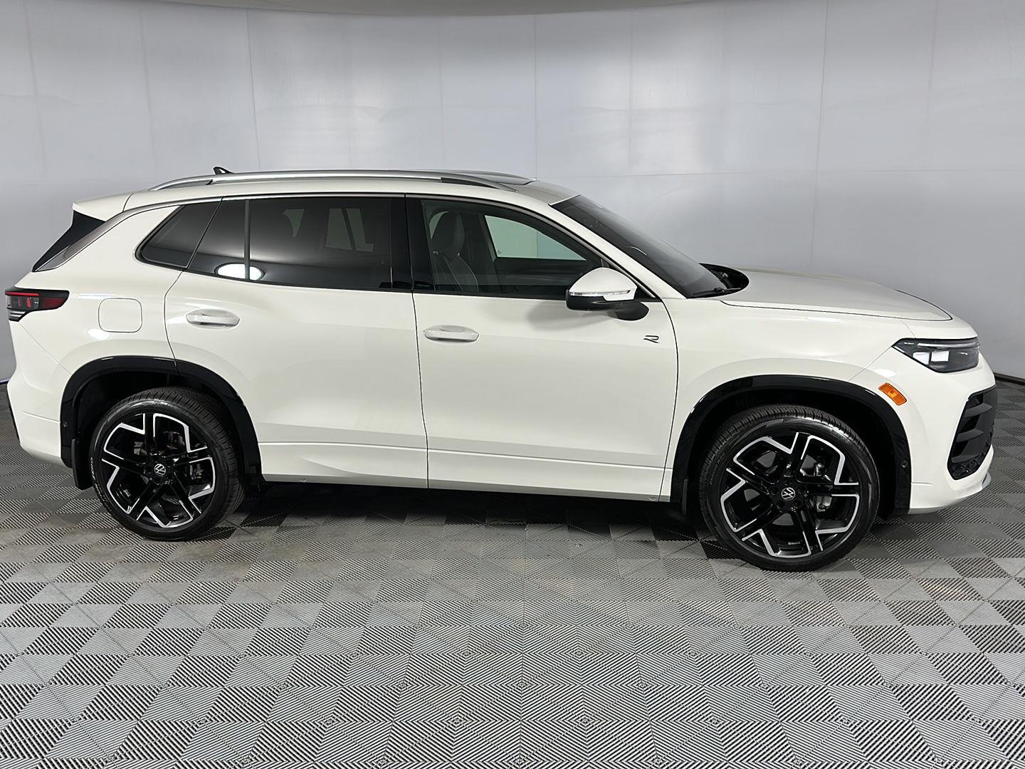 Certified Used 2026 Sandstone Volkswagen SEL R-Line Turbo image 4