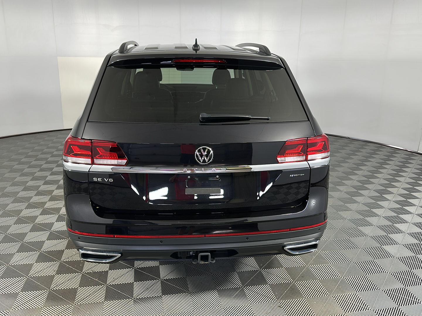 Used 2023 Deep Black Pearl Volkswagen 3.6L V6 SE w/Technology image 10
